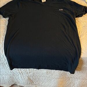 Hollister Men's Navy Tee